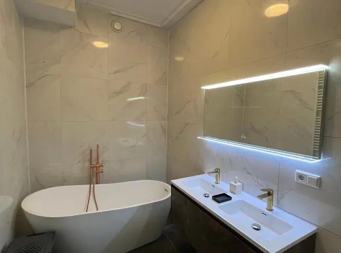 Artistic Independent Apartment, Centre 公寓 *