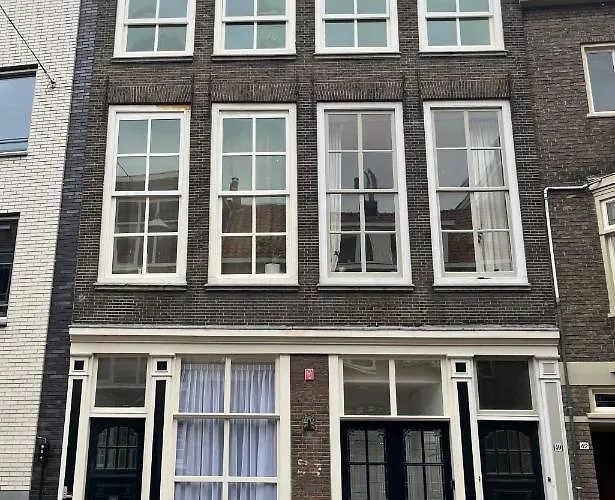 Artistic Independent Apartment, Centre